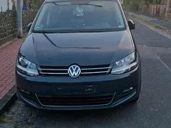 Grau Gebraucht 2017 VW Sharan Van / Kleinbus | 16.000 € (Fairer Preis)