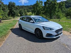 Weiß Gebraucht 2020 Ford Focus ST Limousine | 22.290 €