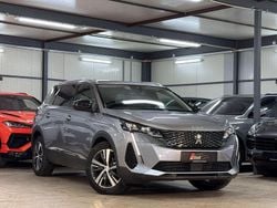 Grau Gebraucht 2022 Peugeot 5008 Allure Van / Kleinbus | 19.890 € (Guter Preis)