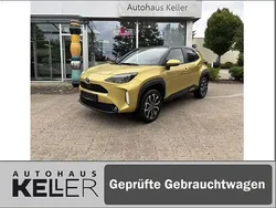 Warm gold metallic Gebraucht 2023 Toyota Yaris Hybrid Connect Style | 23.960 € (Fairer Preis)