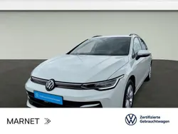 Pure white Gebraucht 2024 VW Golf VIII Life Kombi | 23.690 € (Guter Preis)
