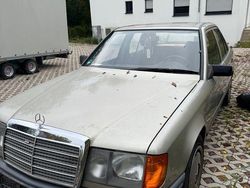 Grau Gebraucht 1987 Mercedes 230 Limousine | 1.800 €