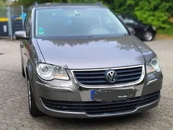 Braun Gebraucht 2006 VW Touran Trendline Van / Kleinbus | 2.300 € (Fairer Preis)