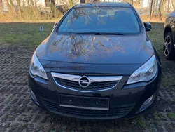 Schwarz Gebraucht 2010 Opel Astra Design Edition Limousine | 6.000 € (Etwas zu teuer)
