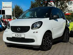 Kristallweiß & deep black Gebraucht 2017 Smart ForTwo Cabrio Cabrio | 12.990 € (Fairer Preis)