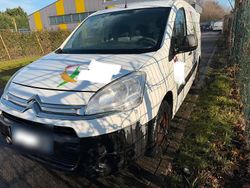 Weiß Gebraucht 2014 Citroën Berlingo Van / Kleinbus | 1.800 €