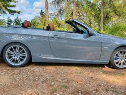 Grau Gebraucht 2010 BMW 320 Cabriolet M Sport Cabrio | 15.900 €