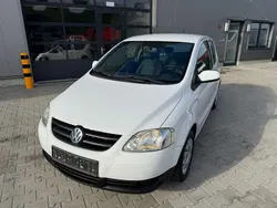 Candyweiß Gebraucht 2009 VW Fox Kleinwagen | 3.100 €