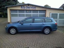 Harvard blue Gebraucht 2018 VW Passat Trendline Kombi | 15.490 € (Fairer Preis)