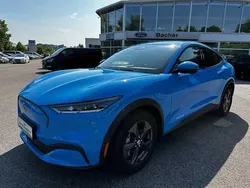Blau (grabberblue metallic) Neu 2024 Ford Mustang Mach-E SUV | 48.770 € (Fairer Preis)
