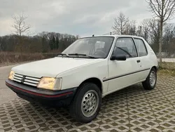 Weiß Gebraucht 1991 Peugeot 205 Kleinwagen | 2.700 €