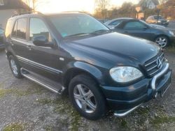 Blau Gebraucht 1999 Mercedes ML500 SUV | 2.999 €