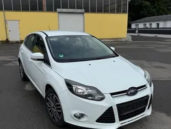 Weiß Gebraucht 2013 Ford Focus Kleinwagen | 4.600 € (Guter Preis)