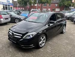 Schwarz Gebraucht 2015 Mercedes B180 Van / Kleinbus | 13.999 € (Fairer Preis)