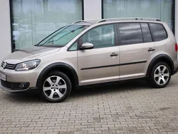 Beige Gebraucht 2013 VW Touran Cross Van / Kleinbus | 11.998 € (Fairer Preis)