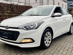 Weiß Gebraucht 2017 Hyundai i20 Active Limousine | 7.890 € (Fairer Preis)