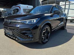 Deep black perleffekt (metallic) Gebraucht 2024 VW Tiguan R-line SUV | 47.880 € (Fairer Preis)