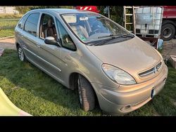 Gelb Gebraucht 2003 Citroën Xsara Picasso Van / Kleinbus | 2.200 € (Etwas zu teuer)