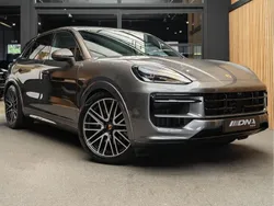 Grau Gebraucht 2024 Porsche Cayenne Sport SUV | 145.894 €