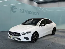 Weiß Gebraucht 2024 Mercedes A250 Advanced Limousine | 35.450 € (Fairer Preis)
