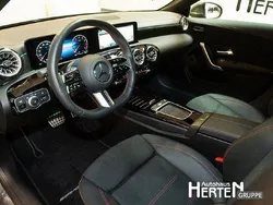 Grau Gebraucht 2024 Mercedes CLA180 Shooting Brake Advanced Kombi | 34.900 €