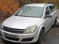 Silber Gebraucht 2005 Opel Astra Kombi | 1.600 € (Etwas zu teuer)
