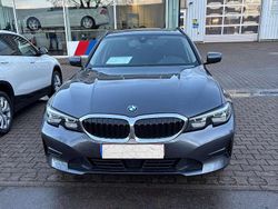 Grau Gebraucht 2021 BMW 320e Advantage Kombi | 29.500 € (Etwas zu teuer)