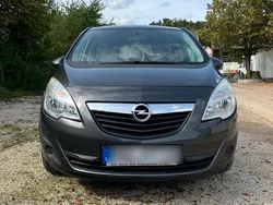 Grau Gebraucht 2011 Opel Meriva Van / Kleinbus | 3.300 € (Teuer)