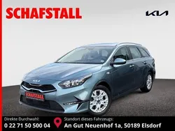 Grau ((usg) yucca stahlgrau met.) Gebraucht 2024 Kia Ceed Sportswagon Comfort Kombi | 22.479 € (Superpreis)