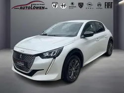 Perlmutt weiss (weiß) Gebraucht 2022 Peugeot e-208 Allure Kleinwagen | 20.980 € (Teuer)