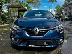 Blau Gebraucht 2018 Renault Mégane IV Play Limousine | 11.200 € (Fairer Preis)