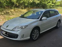 Weiß Gebraucht 2011 Renault Laguna GrandTour Kombi | 3.300 € (Fairer Preis)