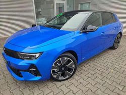 Blau/typ aussenverkleidung met Gebraucht 2024 Opel Astra Ultimate Limousine | 29.780 € (Fairer Preis)