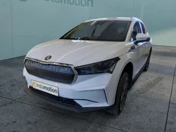 Weiß Gebraucht 2022 Skoda Enyaq iV Loft SUV | 39.501 € (Teuer)