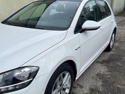 Weiß Gebraucht 2019 VW Golf Comfortline Limousine | 14.900 €