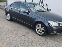 Grau Gebraucht 2011 Mercedes C200 Limousine | 12.000 € (Etwas zu teuer)
