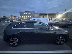 Andere farben Gebraucht 2018 Kia Ceed Kleinwagen | 13.200 € (Teuer)