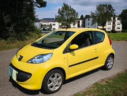 Gelb Gebraucht 2005 Peugeot 107 Filou Kleinwagen | 2.400 €