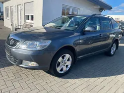 Grau Gebraucht 2010 Skoda Octavia Elegance Kombi | 4.999 € (Fairer Preis)