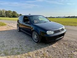 Schwarz Gebraucht 2002 VW Golf IV Edition Kleinwagen | 11.000 €