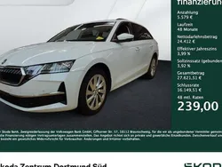 Weiß Gebraucht 2024 Skoda Octavia Selection Kombi | 29.991 € (Fairer Preis)