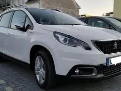 Weiß Gebraucht 2019 Peugeot 2008 Style SUV | 12.600 € (Guter Preis)