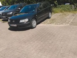 Schwarz Gebraucht 2000 VW Passat Basis Kombi | 850 € (Guter Preis)