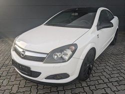 Weiß Gebraucht 2010 Opel Astra Edition Coupé | 2.880 € (Guter Preis)