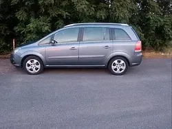 Grau Gebraucht 2005 Opel Zafira Van / Kleinbus | 3.500 € (Etwas zu teuer)