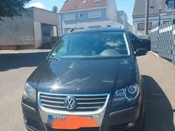 Schwarz Gebraucht 2008 VW Touran Van / Kleinbus | 9.800 €