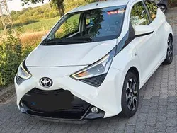 Weiß Gebraucht 2019 Toyota Aygo X-play Kleinwagen | 10.500 € (Fairer Preis)