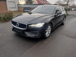 Schwarz Gebraucht 2019 Volvo V60 Momentum Kombi | 11.950 €
