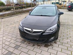 Schwarz Gebraucht 2011 Opel Astra Limousine | 6.300 € (Etwas zu teuer)