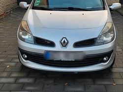Silber Gebraucht 2007 Renault Clio II Authentique Kleinwagen | 2.100 € (Etwas zu teuer)